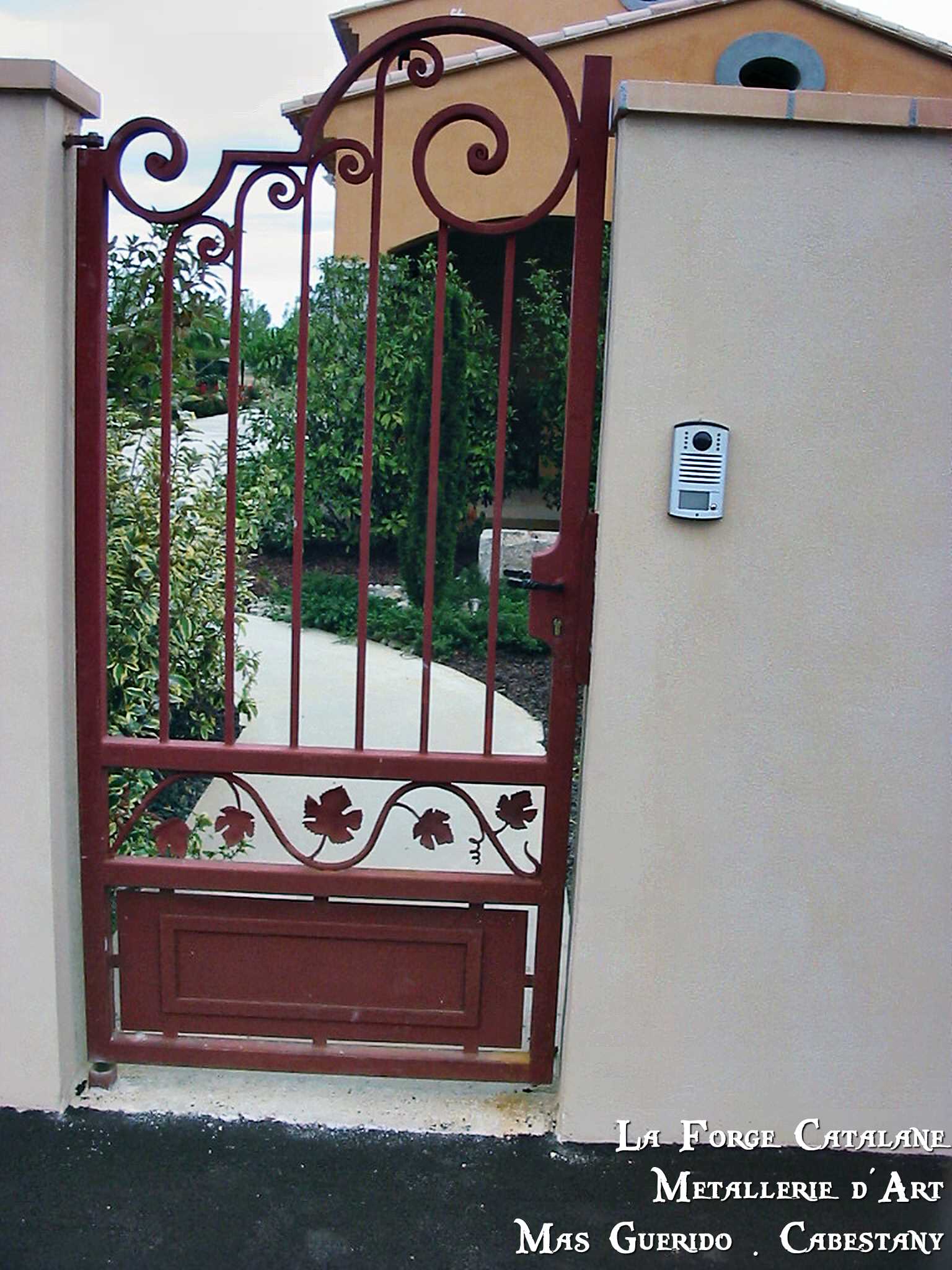 portillon vigne et volutes travail forge forge catalane.jpg